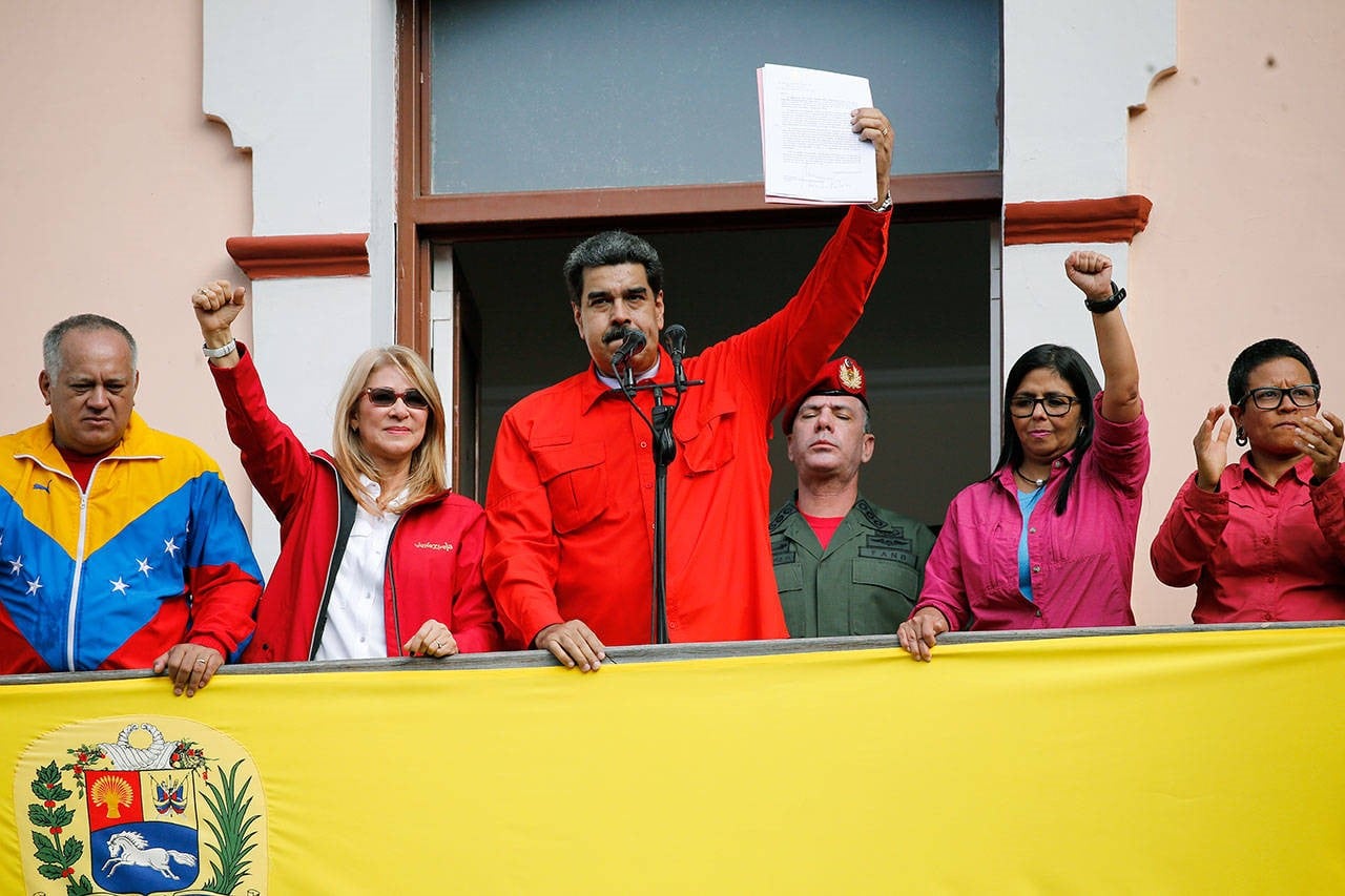 Революція у венесуелі: масові протести, спроба усунення мадуро й позиція інших держав